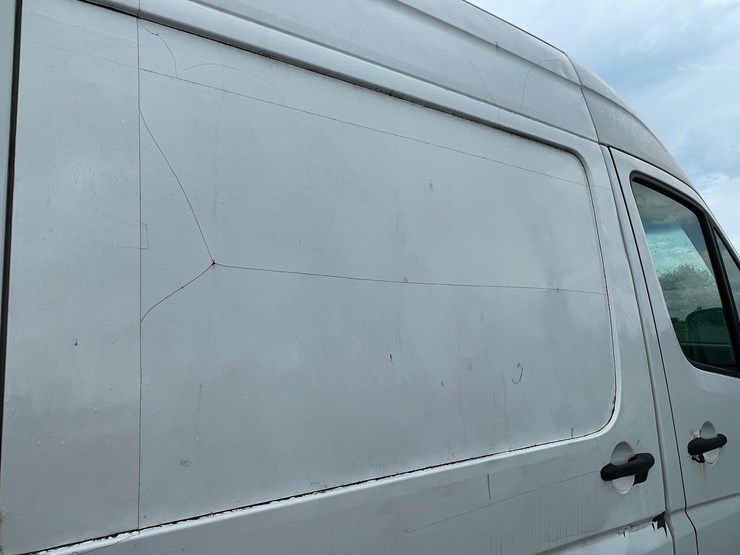 #2841-•-2010-freightliner-van-(has-wi-title)-image-27