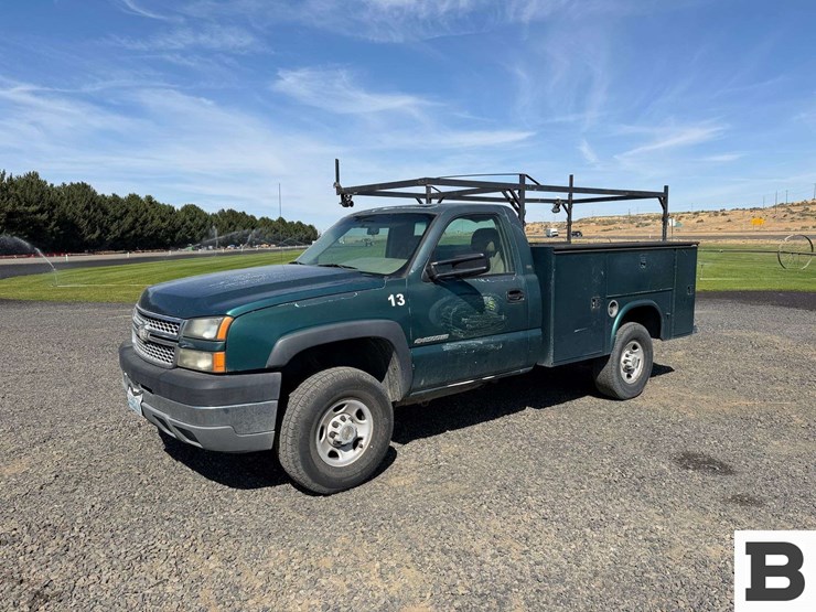 2005-chevrolet-silverado-2500-image-1