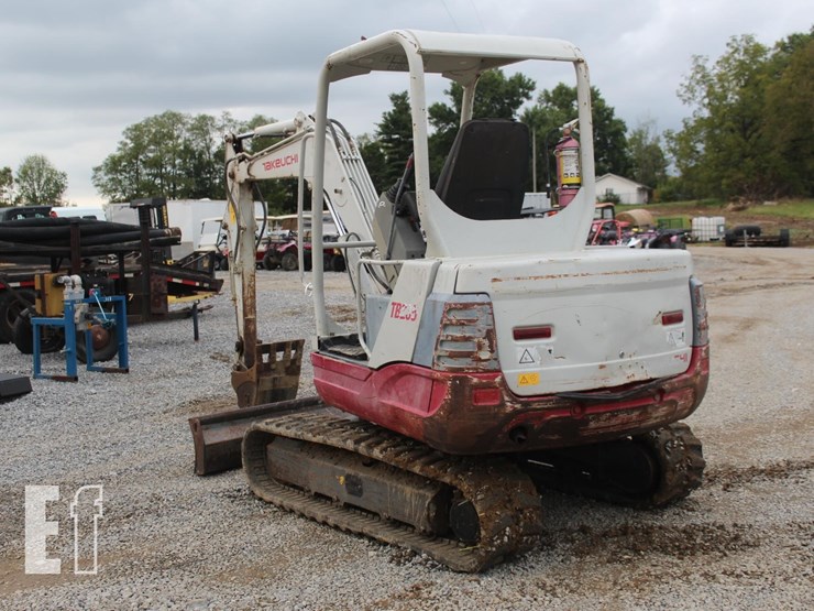 takeuchi-tb235-image-3