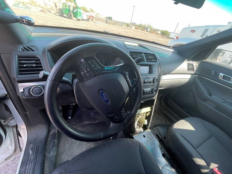 2017-ford-explorer-image-33
