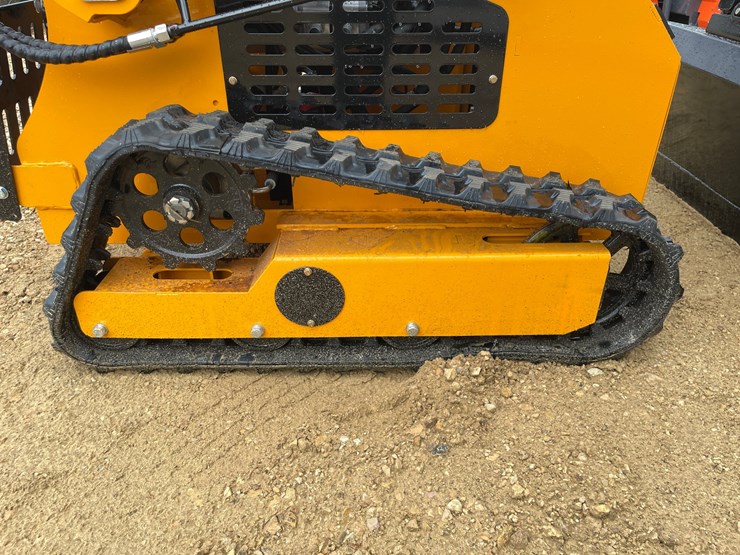 #1261-•-mms-skid-steer-loader-image-23