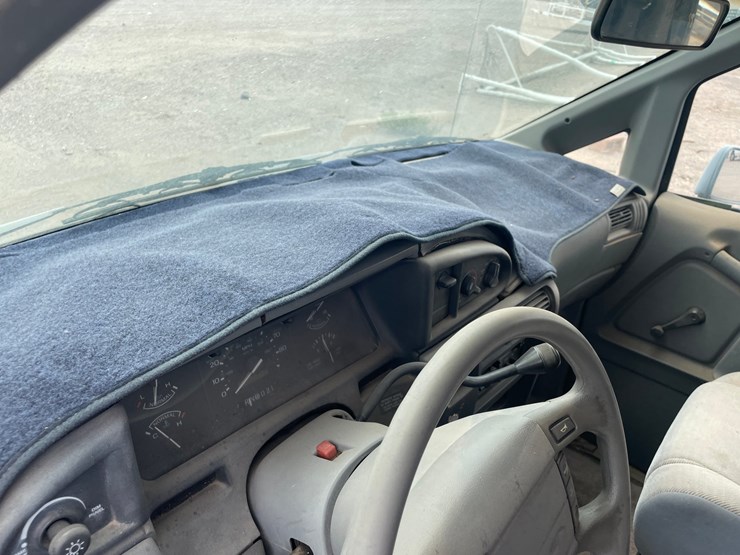 #1882-•-1992-ford-aerostar-xl-passenger-van-(has-nm-title)-(offsite-at-nmsu)-image-27