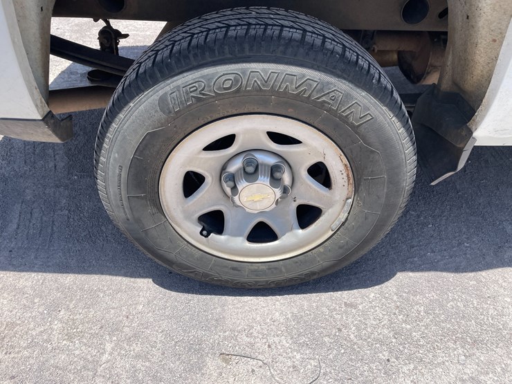 #1864-•-2018-chevy-work-truck-(has-nm-title)-image-15