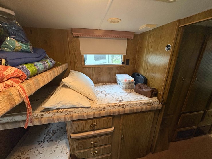 #5996-•-1989-fleetwood-resort-camper-(three-lakes,-wi)-(has-wi-title)-image-49