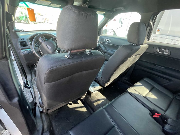 2017-ford-explorer-image-21