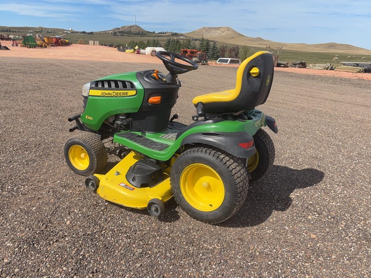 2018-john-deere-e180-image-2