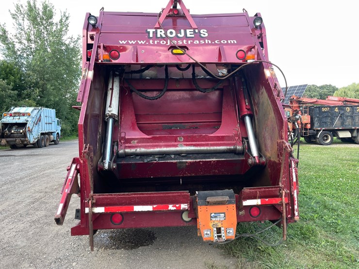 #204-•-1997-ford-4202l-garbage-truck-(has-mn-title)(clarks-grove,-mn)-image-79