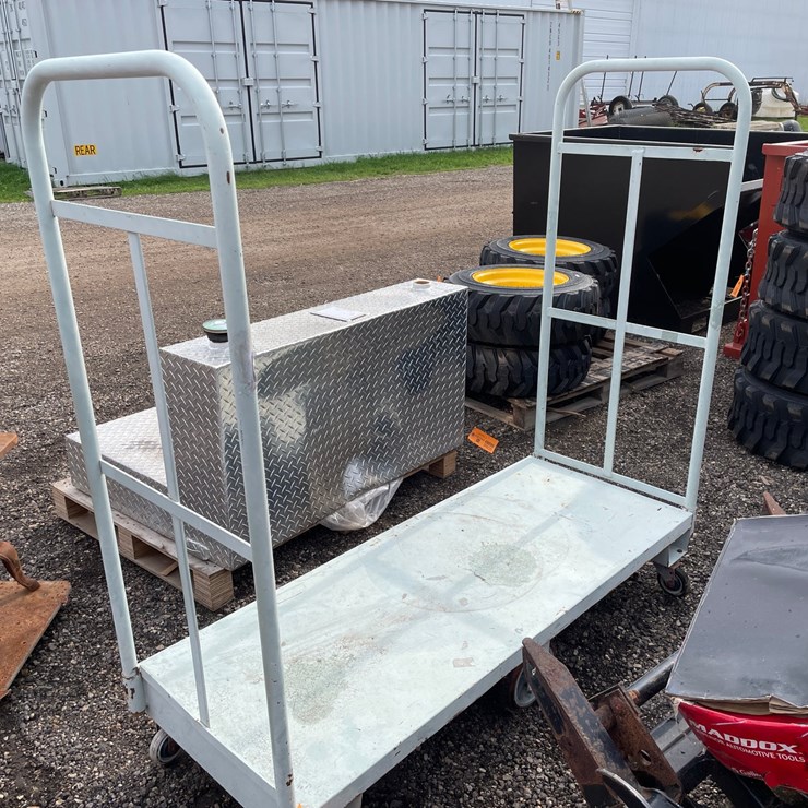 #5095 • Metal Rolling Rack