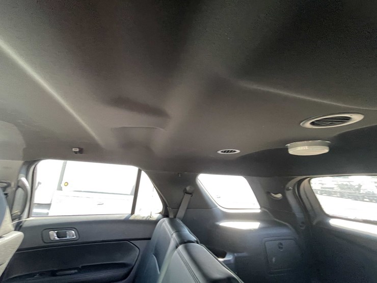 2017-ford-explorer-image-25