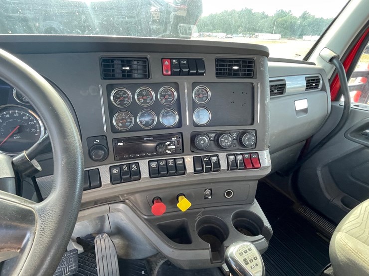 2014-kenworth-t880-image-53