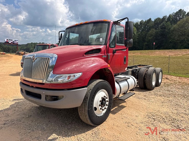 2014-international-durastar-4400-image-6