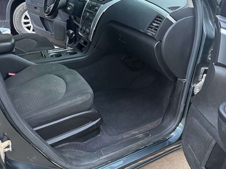 2011-chevrolet-traverse-image-19