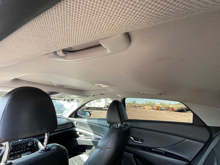 #1859-•-2023-hyundai-elantra-(has-nm-title)-image-25