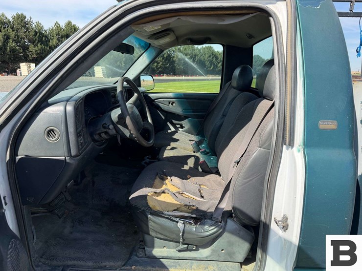 2002-chevrolet-silverado-2500-image-28
