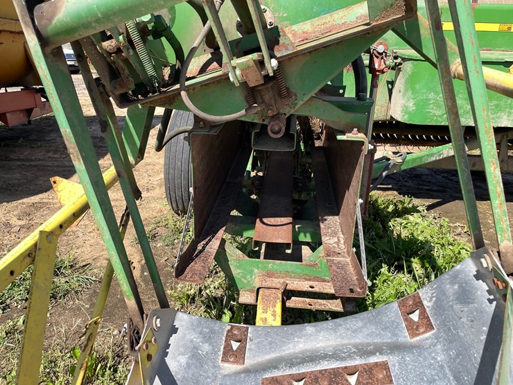 john-deere-336-image-21