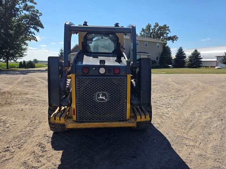 2016-deere-332d-image-11