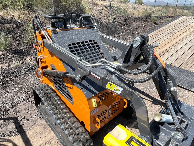 #2067-•-unused-2026-landhonor-mini-skid-steer-loader-image-15