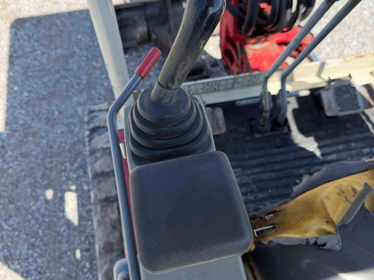 2016-takeuchi-tb016-image-25