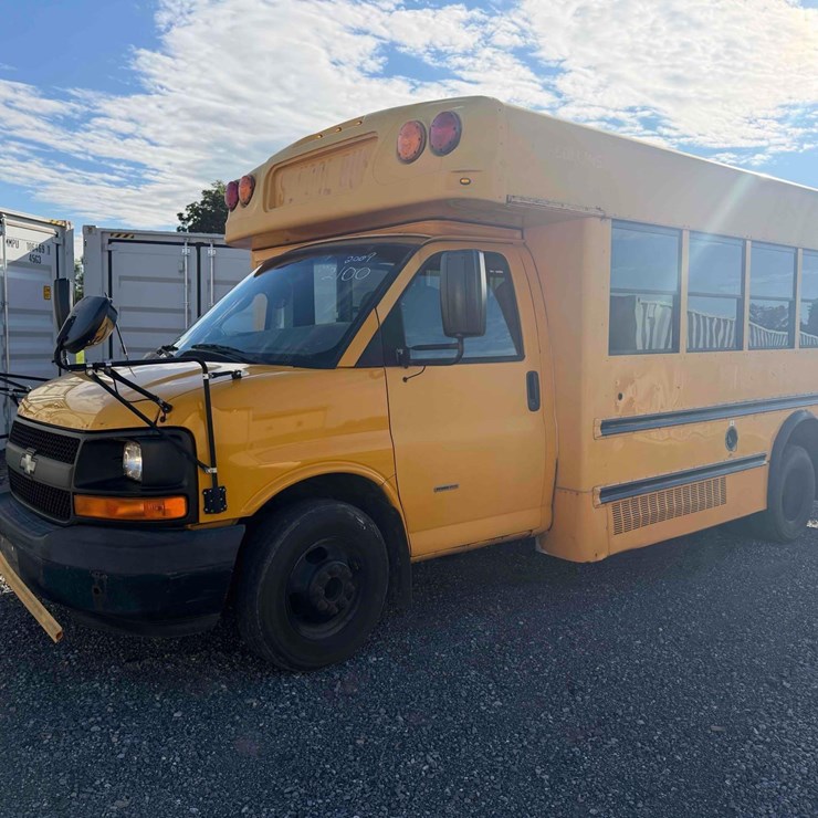 2009 Chevrolet 20 Passenger School Bus