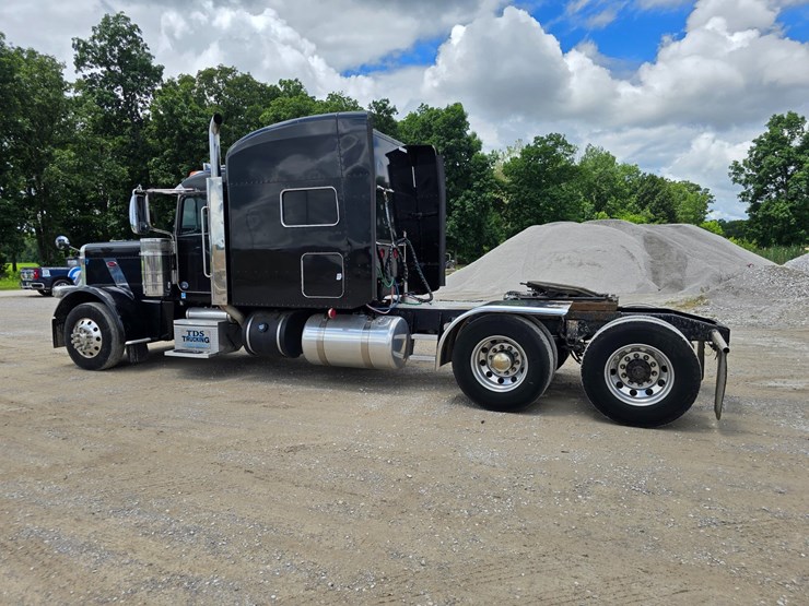 2014-peterbilt-389-image-9