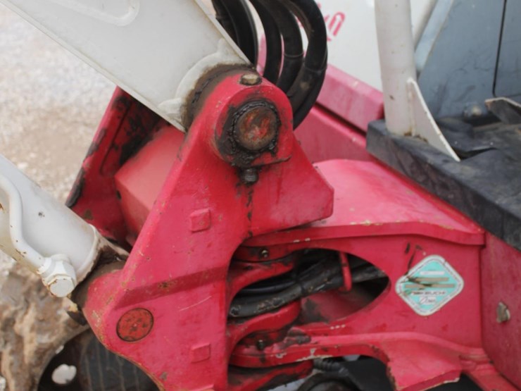 takeuchi-tb240-image-10