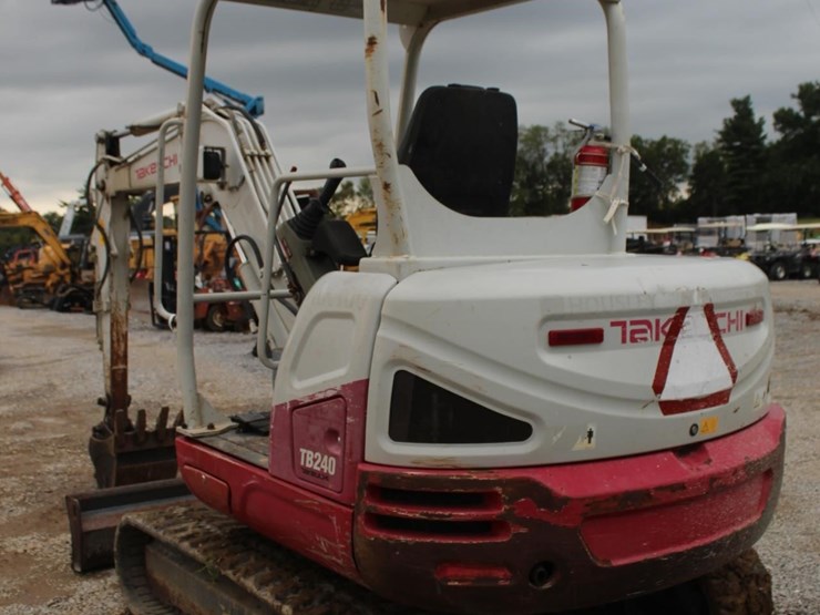 takeuchi-tb240-image-3
