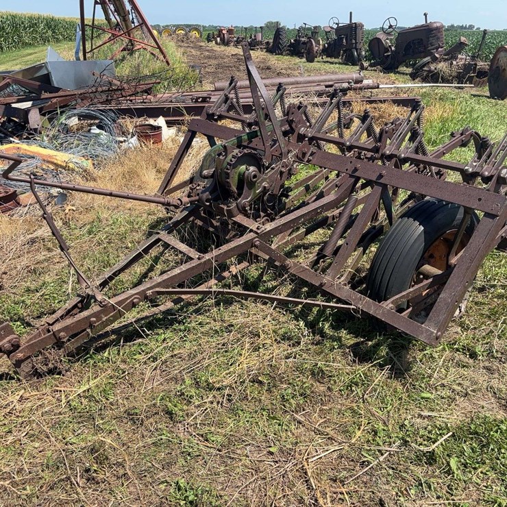 John Deere 13 Shank Field Cultivator