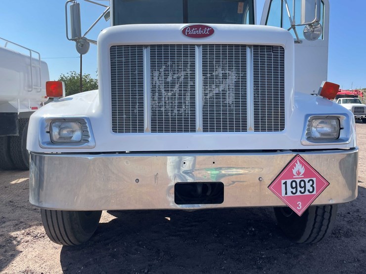2004-peterbilt-330-image-64
