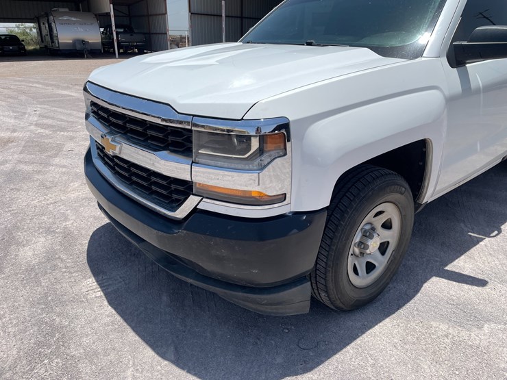 #1864-•-2018-chevy-work-truck-(has-nm-title)-image-19