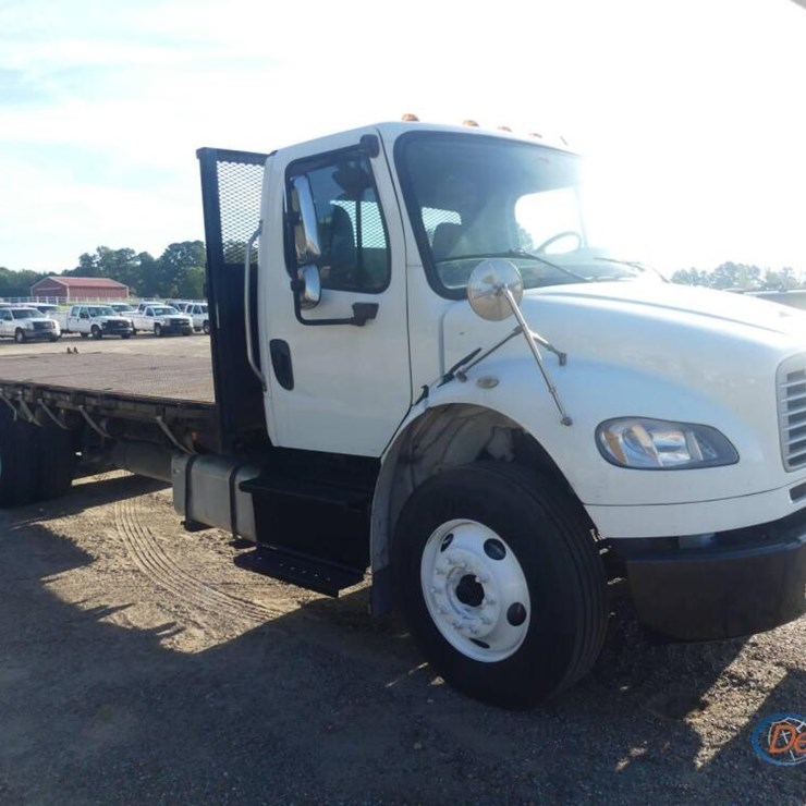 2015 FREIGHTLINER M2 106