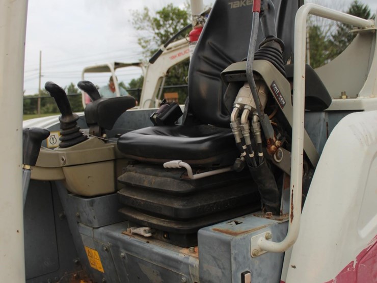 takeuchi-tb240-image-20