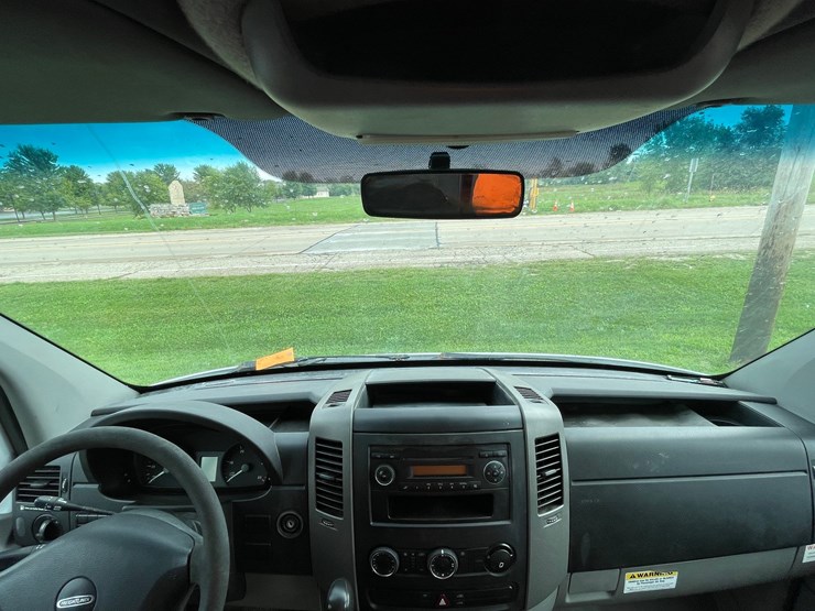 #2841-•-2010-freightliner-van-(has-wi-title)-image-81