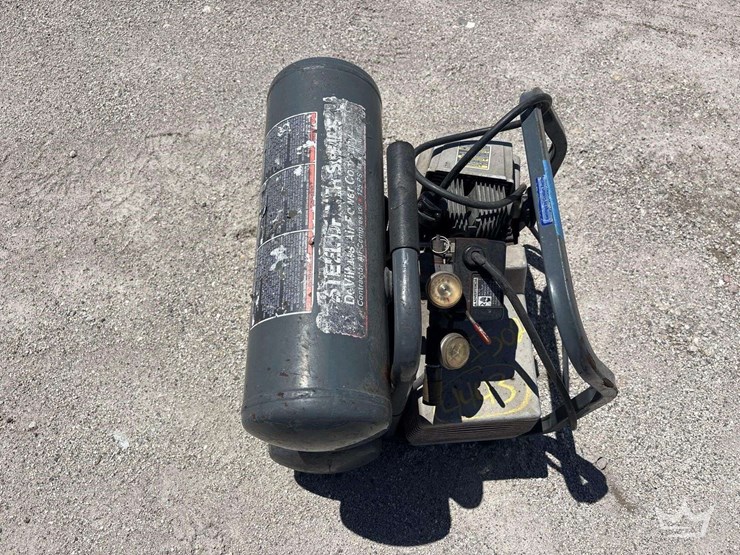 125psi-portable-electric-air-compressor-image-2