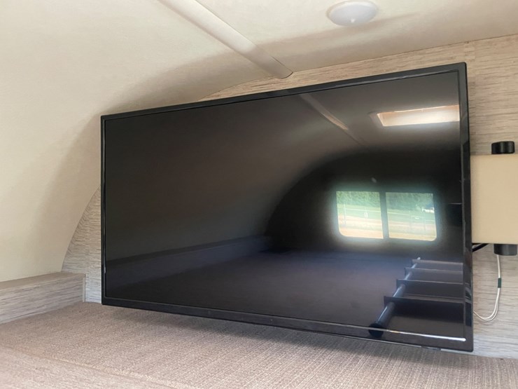 2021-ford-e350-image-119