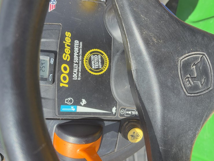 2018-john-deere-e180-image-11