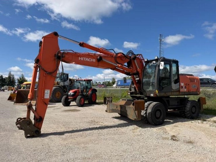 2014-hitachi-zx220w-3-image-1