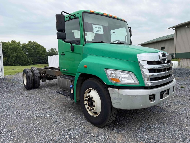 2015-hino-338-image-7