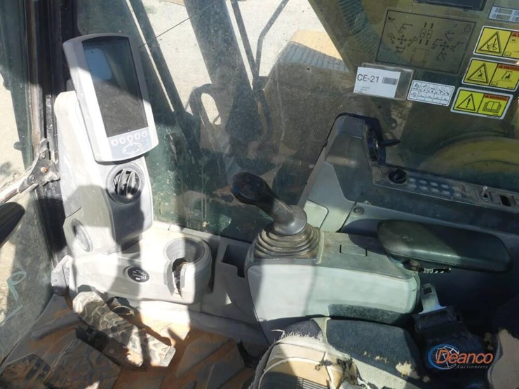 2015-caterpillar-329f-image-13