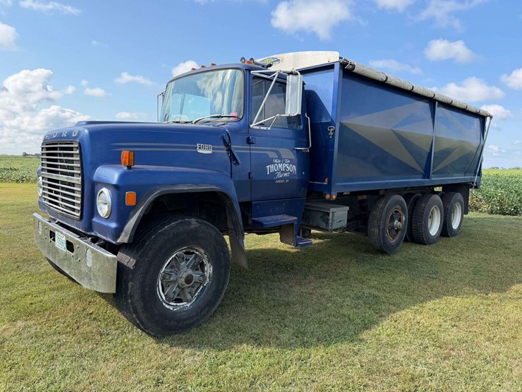 1975-ford-8000-image-4