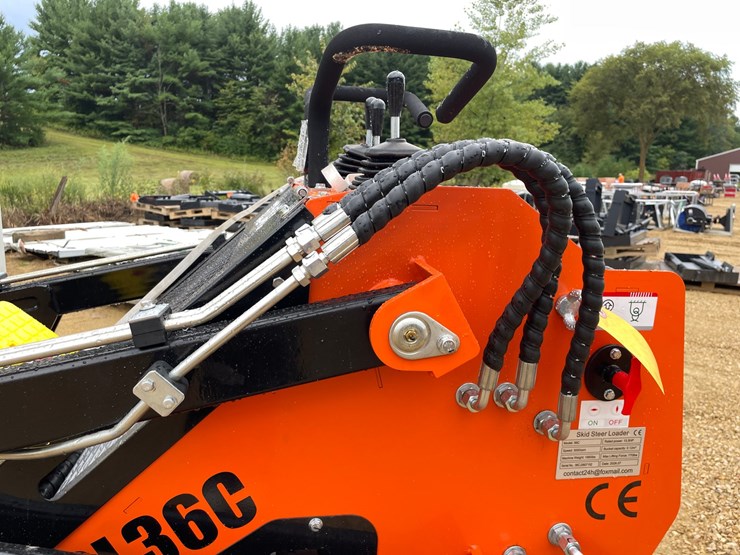 #1260-•-mms-skid-steer-loader-image-13