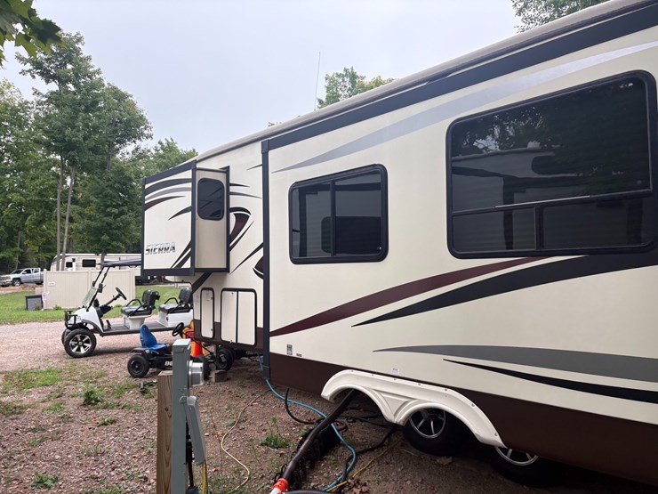 #5997-•-2015-forest-river-sierra-camper-(three-lakes,-wi)-(title-in-delay)-image-4