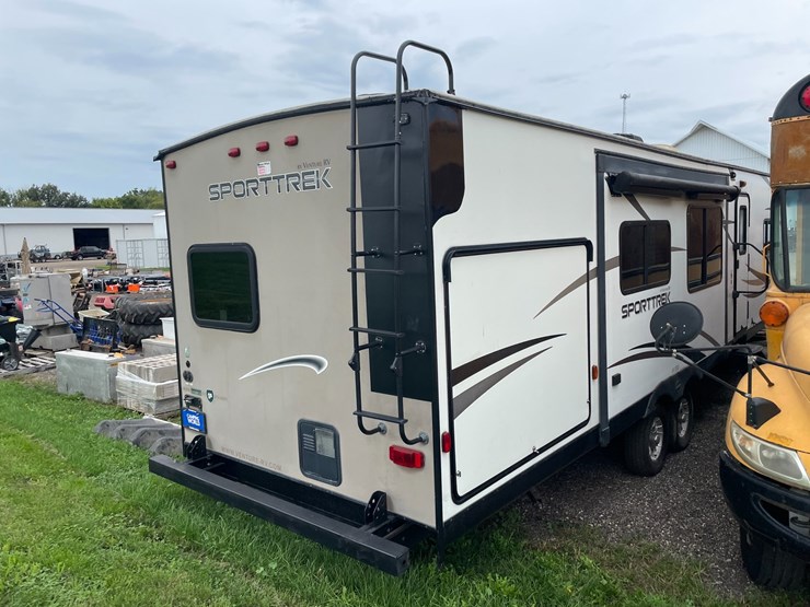 #2956-•-2017-venture-sporttrek-327-camper-(has-wi-title)-image-4