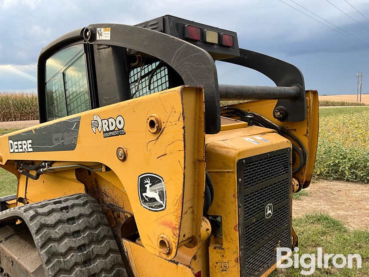 2007-deere-ct332-image-9
