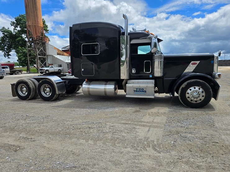 2014-peterbilt-389-image-25