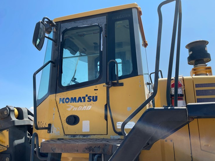2005-komatsu-wa380-image-10