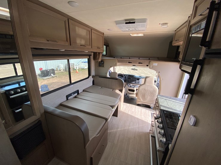 2021-ford-e350-image-41