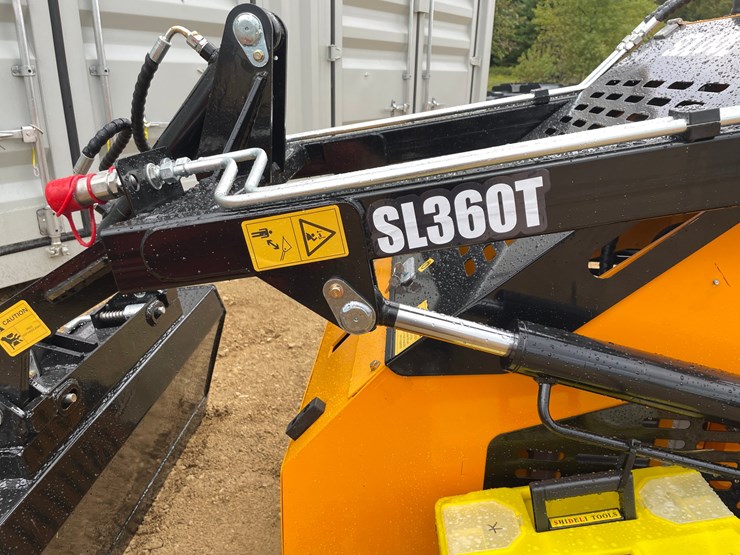 #1261-•-mms-skid-steer-loader-image-12