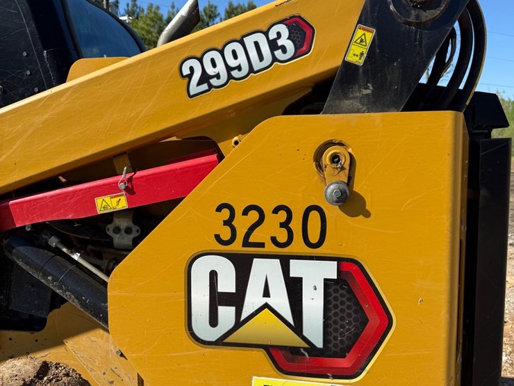 2021-caterpillar-299d3-image-10