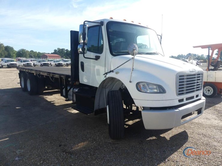 2014-freightliner-m2-106-image-1
