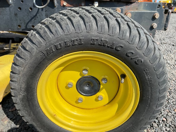 2010-john-deere-2305-image-32